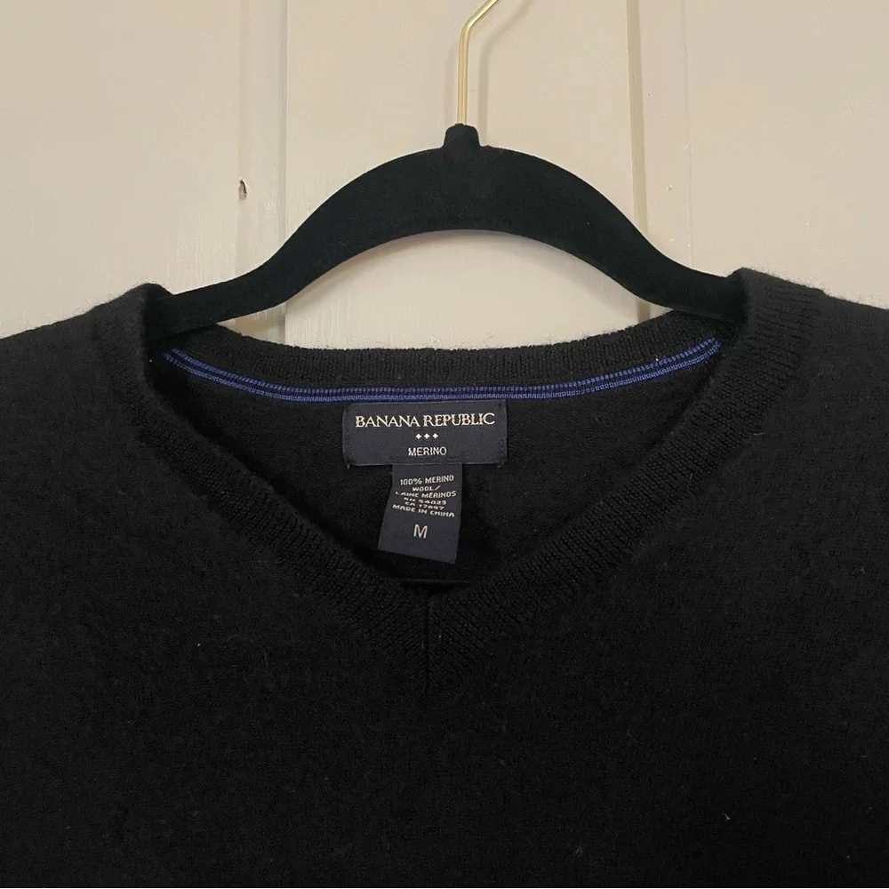 Banana Republic Black V-Neck Sweater Relaxed Fit 100% Merino Wool Y2K Comfy NWOT - Picture 3 of 9